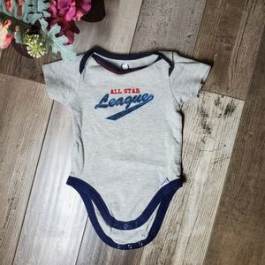 Gerber Gray Size 6-9m Baby Boy All Star Onesie EUC